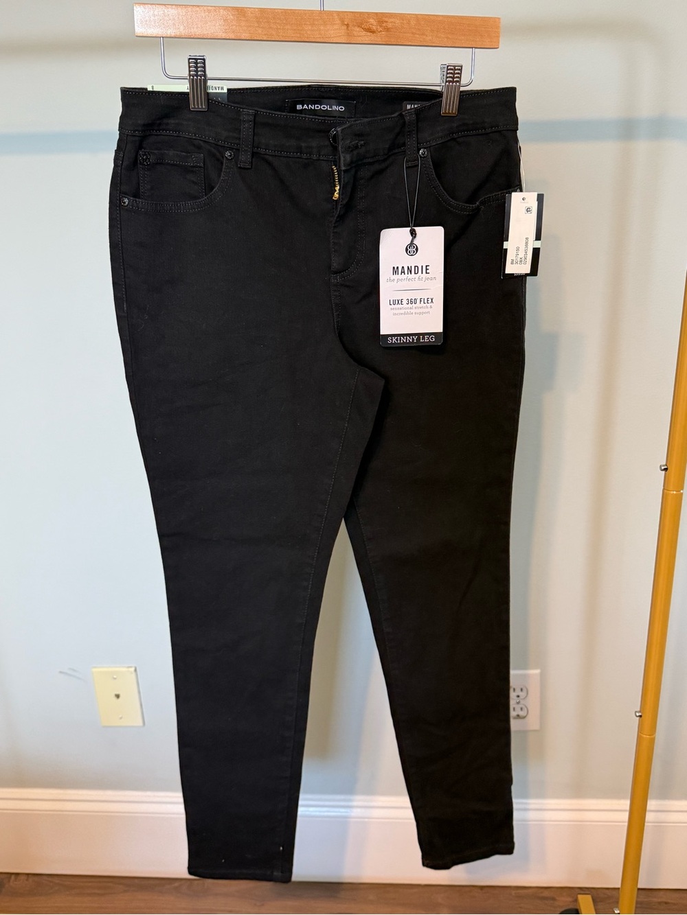 Bandolino Mandie Skinny Leg Jeans in Black